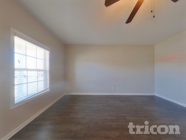 Building Photo - 920 Beverly Ct