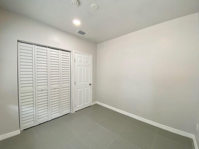 Building Photo - 60 NE 78th St