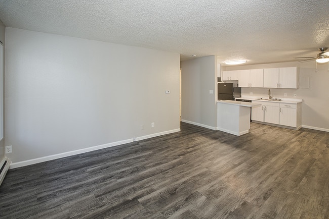 Building Photo - Lincoln Springs (OLD)