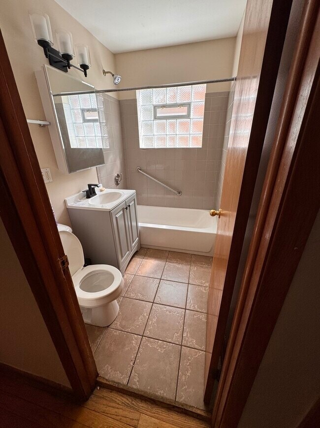 Foto del edificio - 706 E 106th St