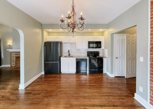 Foto del edificio - $500 OFF FIRST MONTHS RENT | Duplex in OKC!