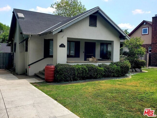 Foto del edificio - 1710 Oakwood St