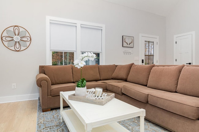 Building Photo - 607 Kenmore Ave