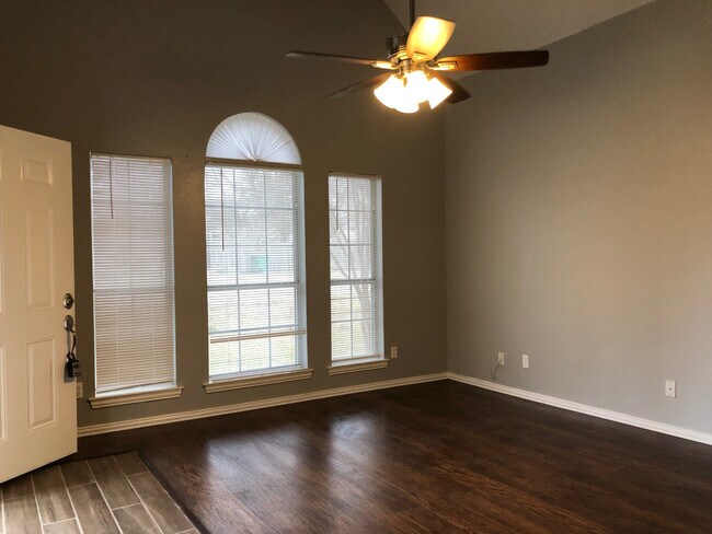Foto del edificio - 1015 N Bradley St