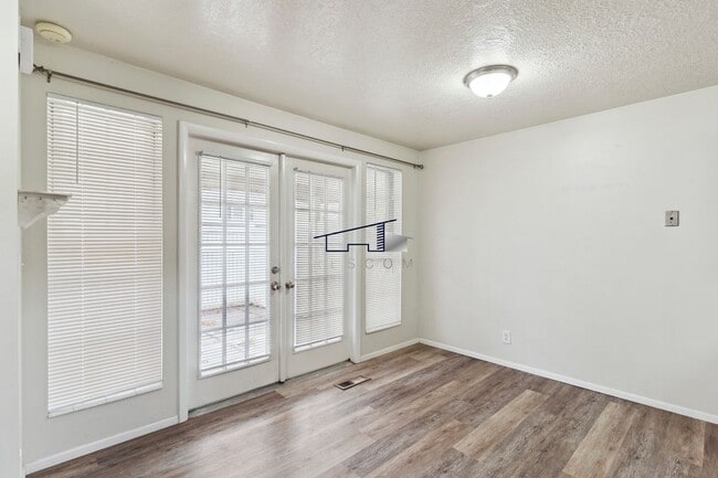 Building Photo - 281 Pheasantbrook Dr