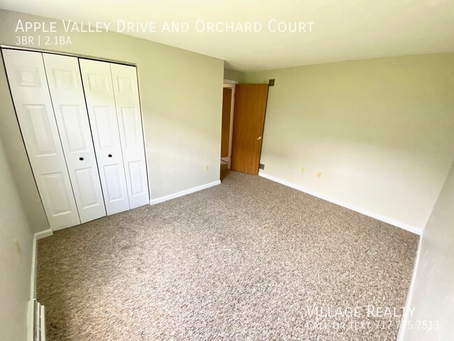 Building Photo - ONE MONTH FREE RENT! Remodeled 3-bed townh...