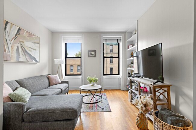 Building Photo - 935 Park Ave