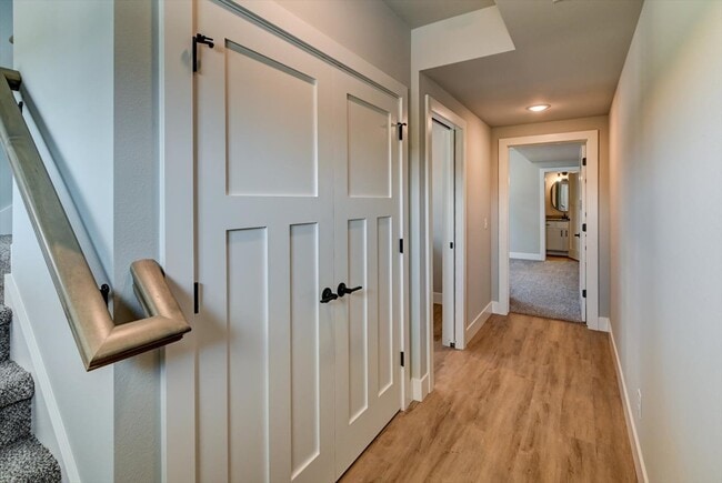 Building Photo - 2940 Blue Grass Dr