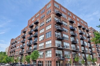Building Photo - 1500 W Monroe St