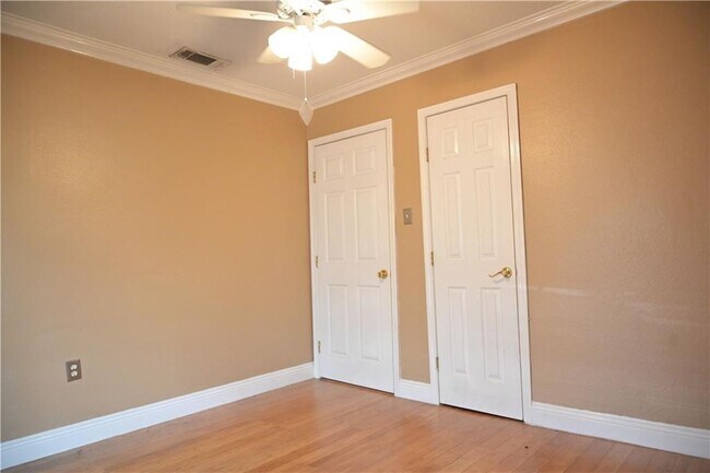 Building Photo - 1800 Watling Dr