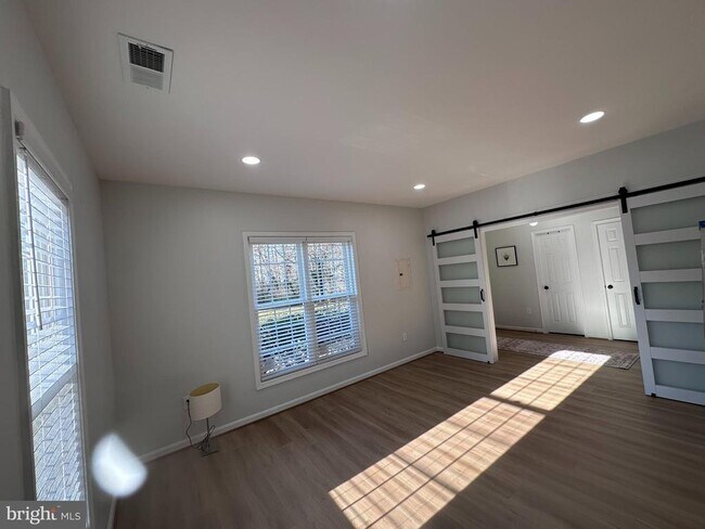 Foto del edificio - 13390 Cleeve Hill Ct