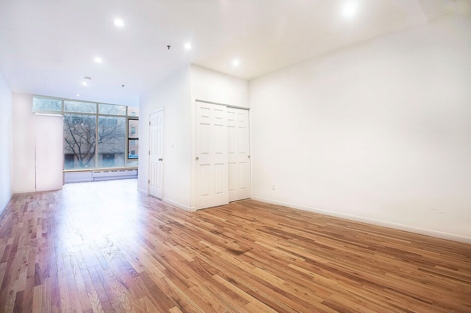 Primary Photo - 114 E 28th St