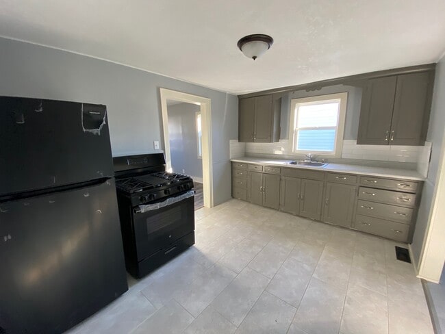 Building Photo - 1134 S Haden St