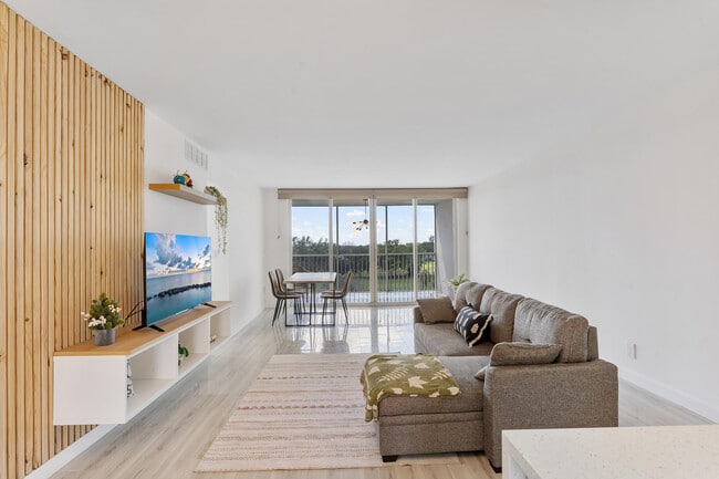 Building Photo - 3001 S Course Dr