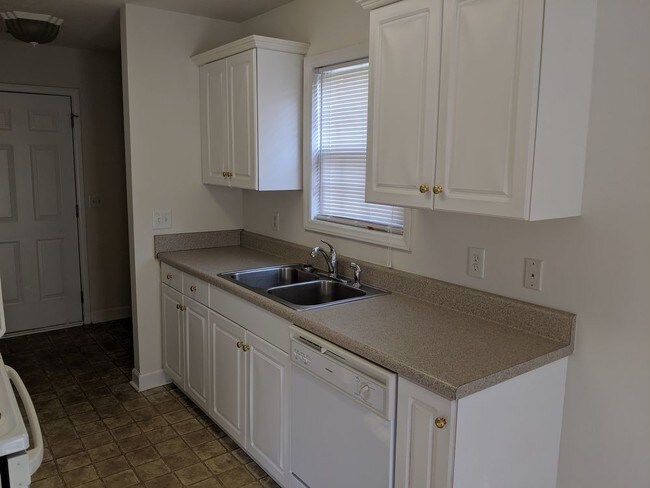 Building Photo - LARSON PLACE TOWN HOMES