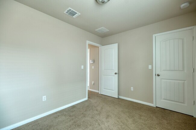 Foto del edificio - 219 Screech Owl Dr