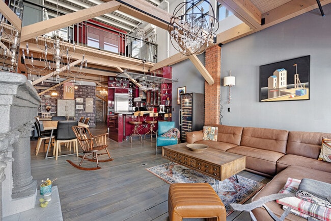 Building Photo - 1066 Hamilton St