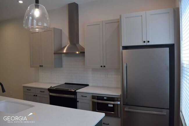 Building Photo - 71 Adore Ct SE