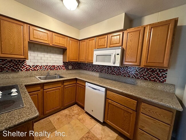 Building Photo - 2 br, 1 bath House - 625 Royal Crest Circl...