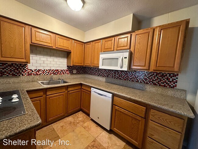 Foto del edificio - 2 br, 1 bath House - 625 Royal Crest Circl...