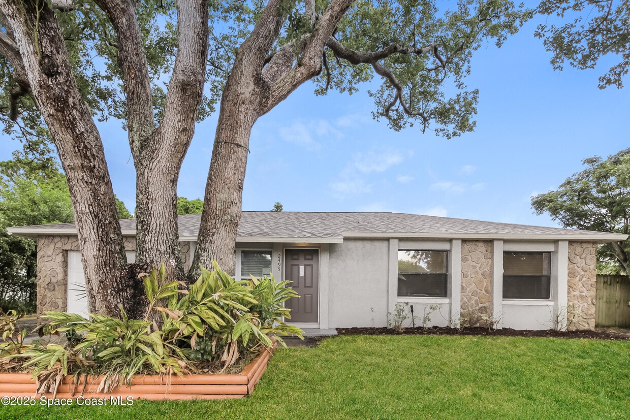 Primary Photo - 2495 E Sherwood Cir
