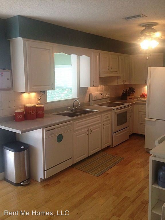 Foto del edificio - 419 Oak Park Cir