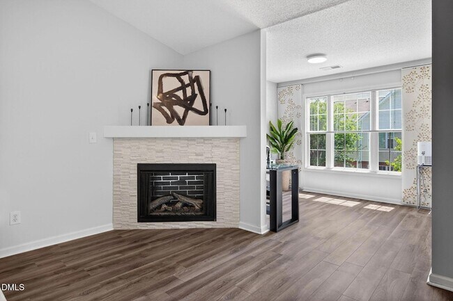 Building Photo - 2400 Huntscroft Ln