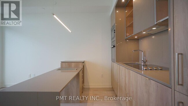 Building Photo - 11-4211 Yorkville Ave