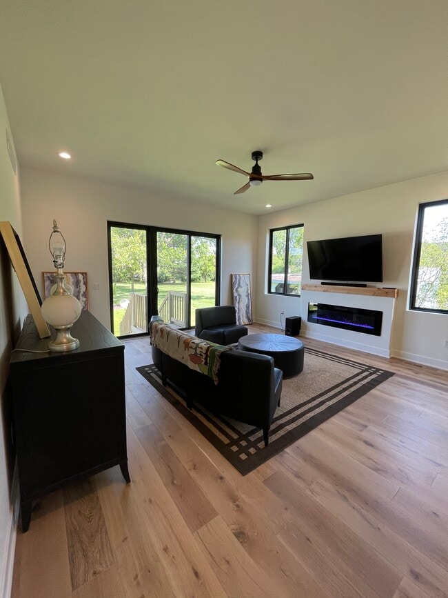 Foto del edificio - 1858 Upland Dr