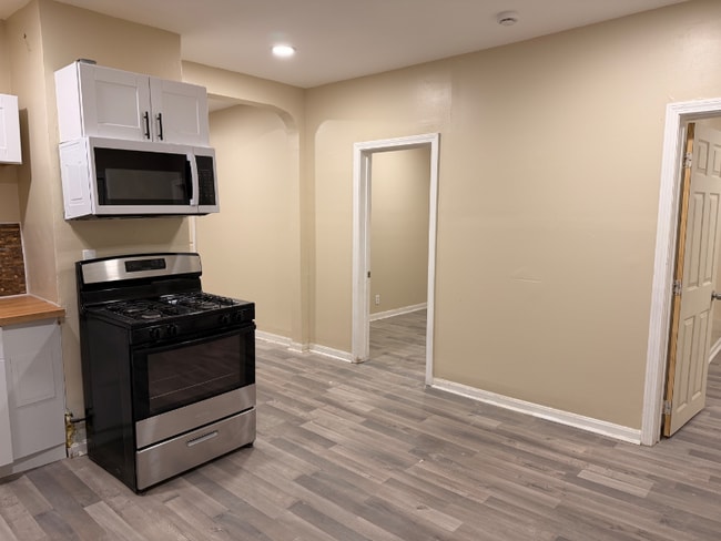 Building Photo - 182 Quequechan St