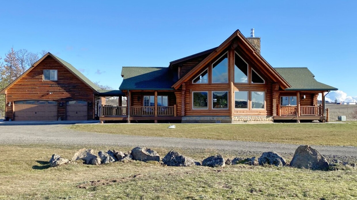 Primary Photo - Beautifully Crafted Log Home