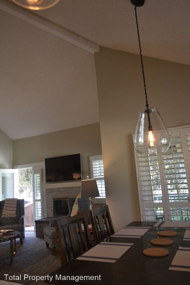 Building Photo - 2 br, 2 bath House - 4620 Villas Drive