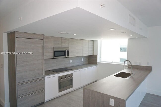 Photo - 400 Sunny Isles Blvd House
