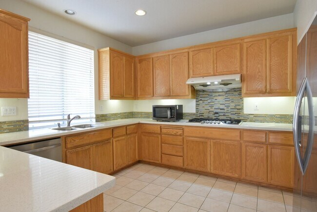 Foto del edificio - Beautiful and Spacious 4 Bedroom 2.5 Bath ...