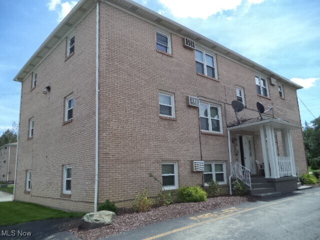 66 Washington Blvd Youngstown, OH 44512 – photo 1
