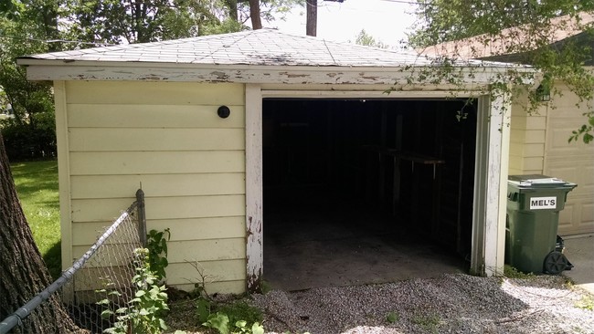 Building Photo - 203 Crystal Lake Dr