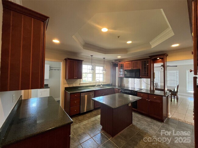 Building Photo - 1120 Hensley Rd