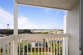 Building Photo - 271 S Ventura Rd