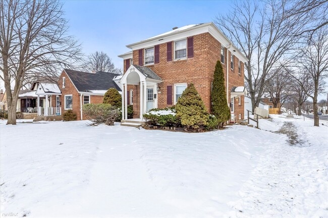 Building Photo - 2 br, 1 bath Duplex - 2976 South 48th Street
