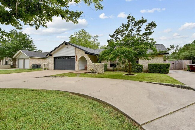 Building Photo - 9609 Braeburn Glen St
