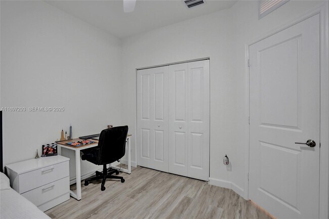 Building Photo - 250 SW 159th Ct