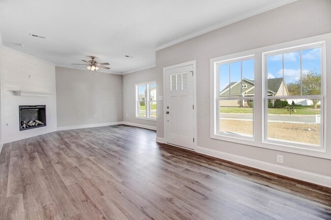 Building Photo - 312 Kingston Cir
