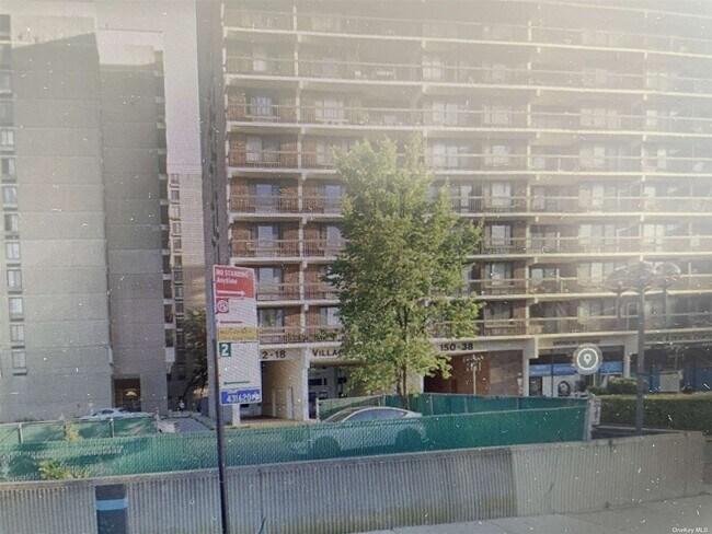 Foto del edificio - 152-18 Union Tpke