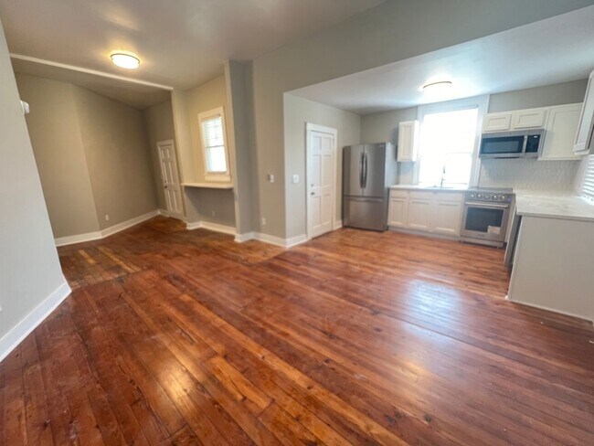 Building Photo - 1 Bedroom 1 Bath Apartment in Wraggsboro - Downtown Charleston
