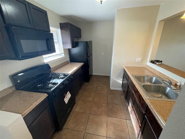 Foto del edificio - 6253 Manor Rd