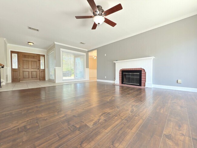 Building Photo - Spacious 4-Bedroom Home in Prime Santa Cla...