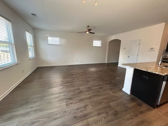 Building Photo - 336 Eagle Feather Loop