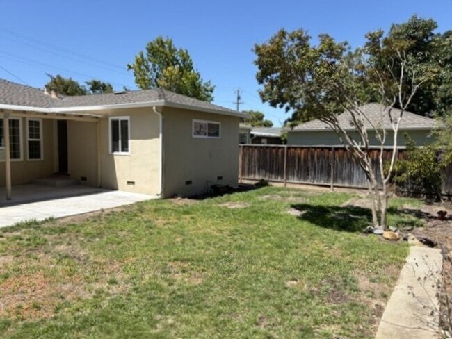 Foto del edificio - Updated 3BR/2BA Single Family Home in Prime Sunnyvale Location - Large Yard