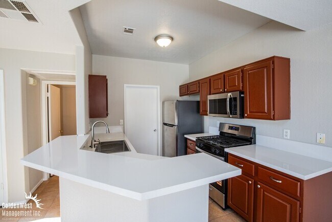 Foto del edificio - Spacious and Stylish 2Bdm 2Ba Townhouse in a Gated Community