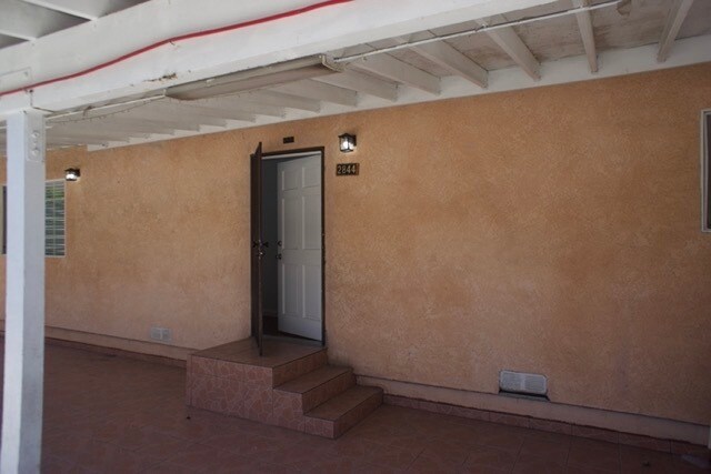 Building Photo - 2846 S Sycamore Ave